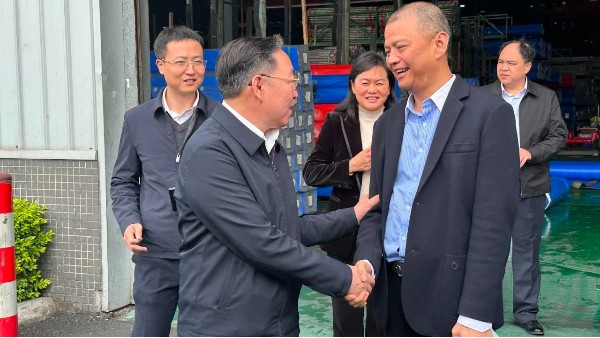 廣西省梧州市政府領(lǐng)導(dǎo)蒞臨雙興集團(tuán)參觀(guān)交流